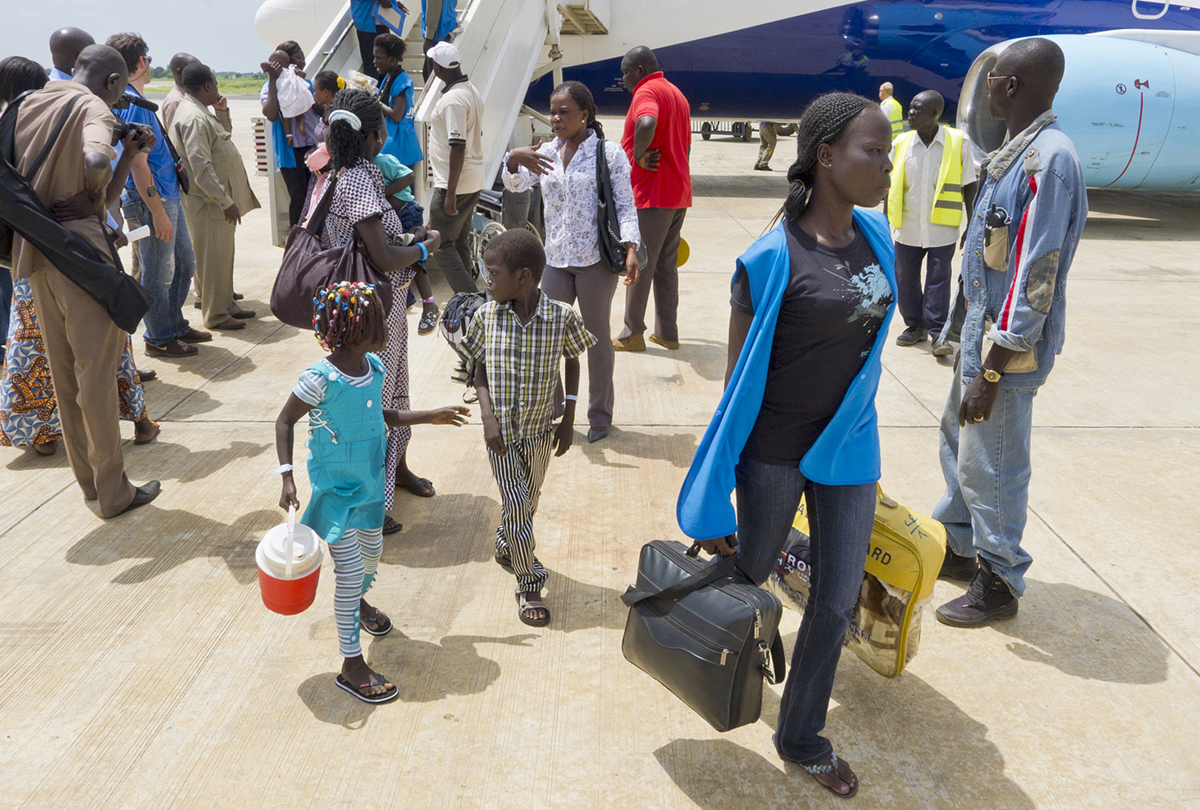 Mensen keren terug naar Sudan, ondersteund door IOM.