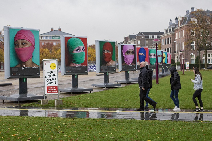 Portretten van slachtoffers van mensenhandel, Museumplein, Amsterdam 